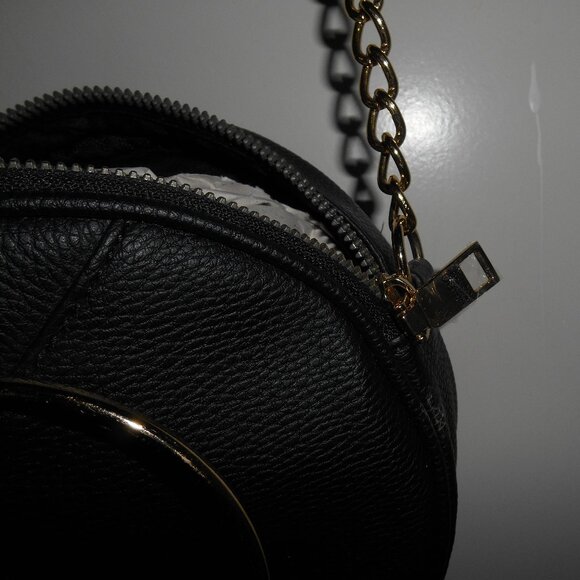 MARC NEW YORK ROUND CROSSBODY/SHOULDER BAG BLK & GOLD TONE HARDWARE FAUX LEATHER - Picture 14 of 16